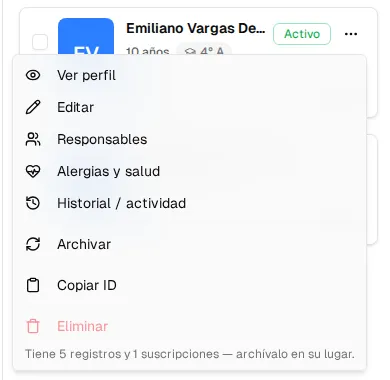 Menú de acciones de una tarjeta: Ver perfil, Editar, Responsables, Alergias y salud, Historial / actividad, Archivar, Copiar ID y Eliminar deshabilitado con el aviso de que tiene registros y suscripciones