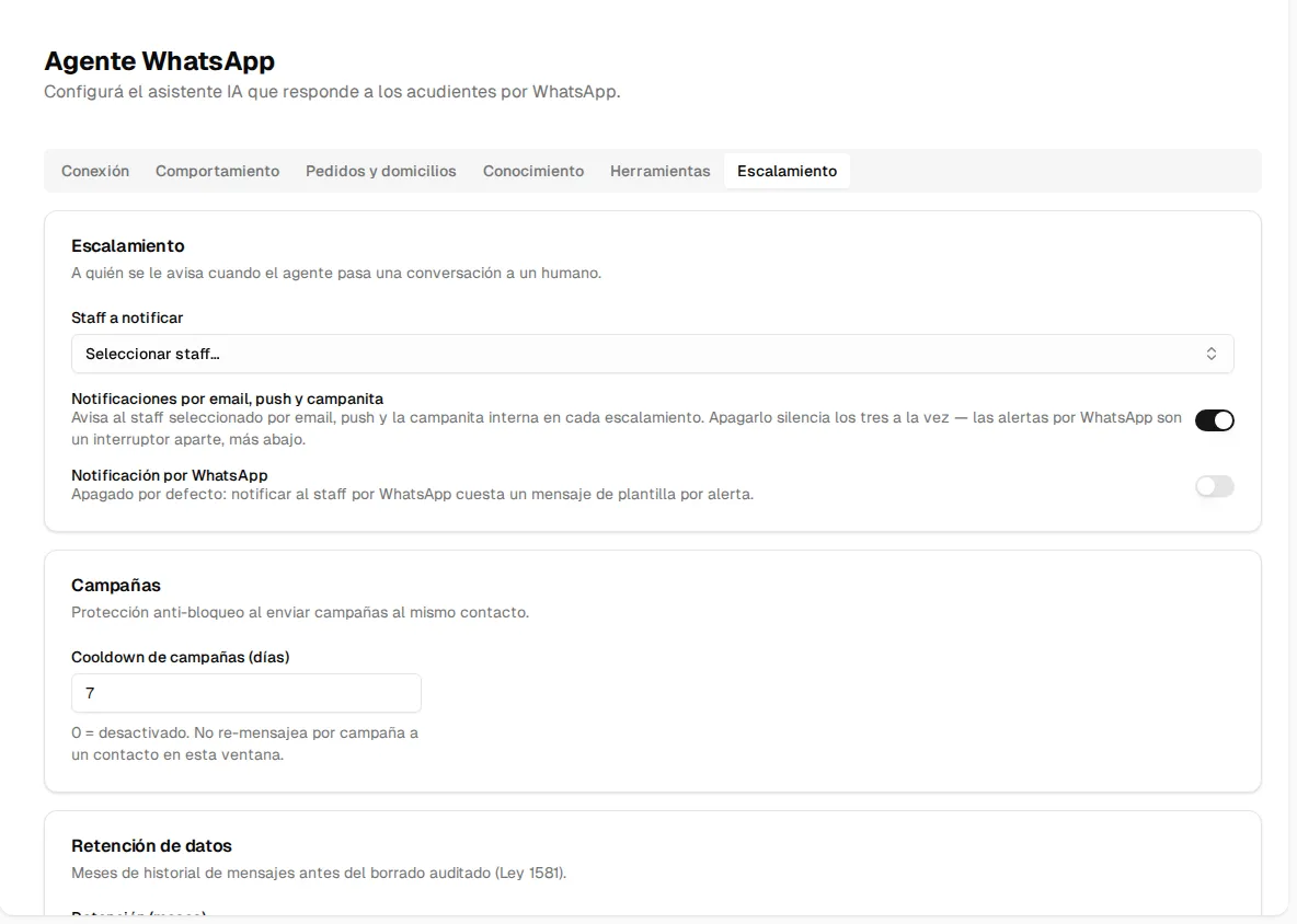 Pestaña Escalamiento: staff a notificar, notificaciones, cooldown de campañas y retención de datos