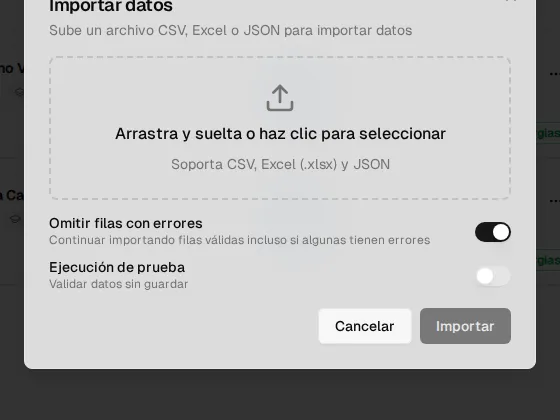 Cuadro Importar datos: zona para soltar el archivo, interruptores Omitir filas con errores y Ejecución de prueba