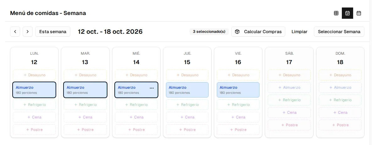 Vista semanal de menús: días de lunes a domingo, menús de almuerzo con 180 porciones, tres seleccionados y los botones Calcular Compras, Limpiar y Seleccionar Semana
